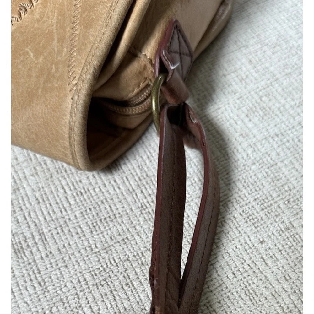 The Sak Crossbody Purse Tan Leather Embroidered Peace Sign Saddle Bag Boho